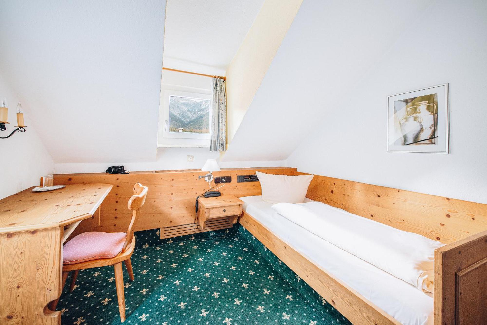 Hotel Garni Nuss Грайнау Экстерьер фото