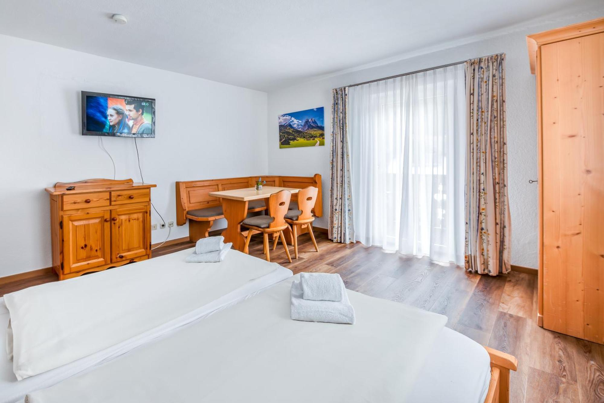 Hotel Garni Nuss Грайнау Экстерьер фото