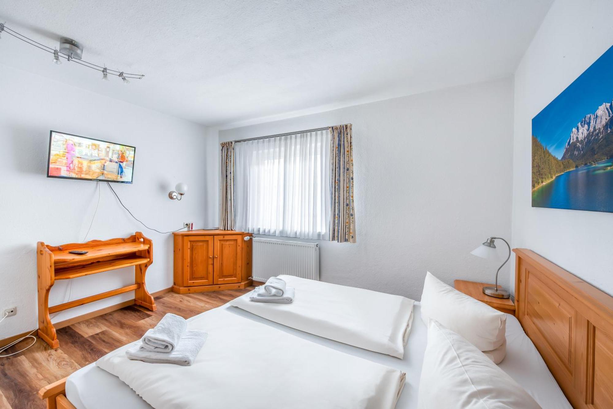 Hotel Garni Nuss Грайнау Экстерьер фото